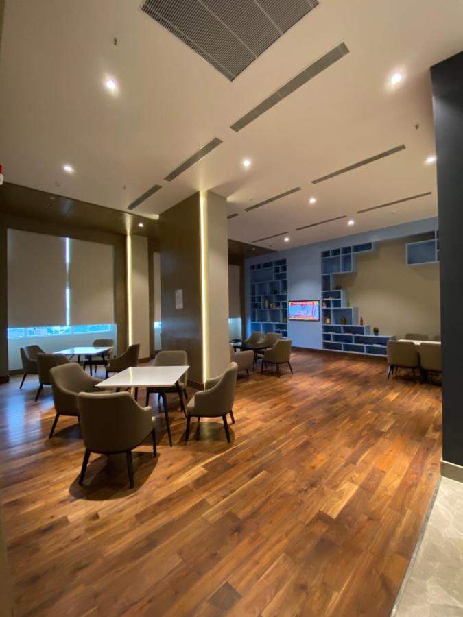 Country Inn & Suites By Migrolino Hotel